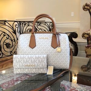 2PCS Michael Kors Duffle Signature handbag&wallet